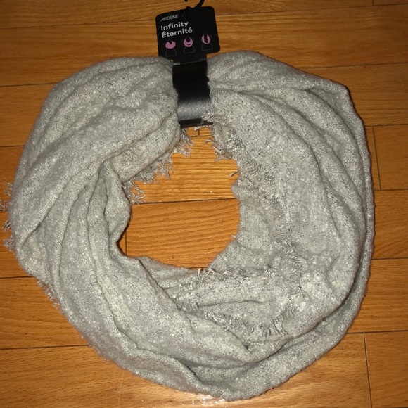 Brand new Infinity Scarf 🧣 - Picture 3 of 4